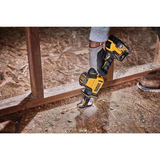 DeWalt DCS369B ATOMIC 20V Max Cordless One-Handed Reciprocating Saw (Tool Only) - Image 5
