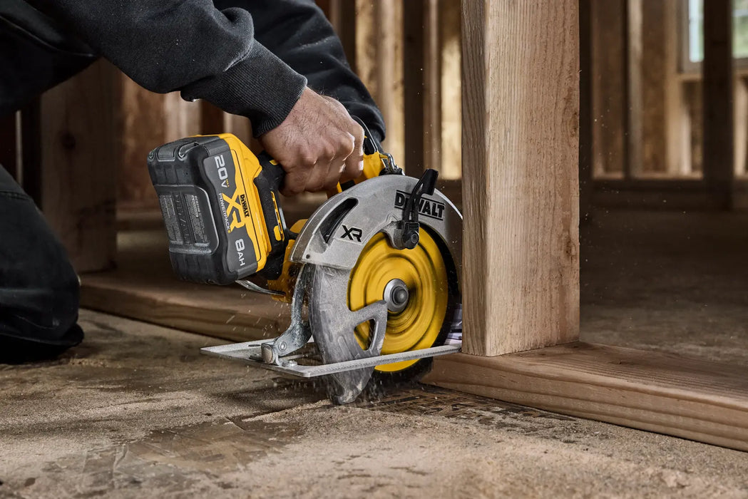 DeWalt DCS590WW1 20V Max XR 7-1/4" Brushless Cordless Circular Saw Kit - Image 6