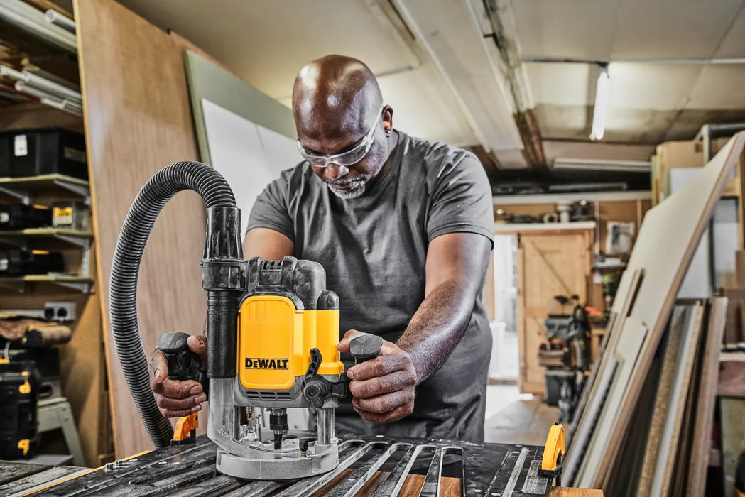 DeWalt DWE625 3 Peak HP Electronic Variable Speed Plunge Router - Image 4