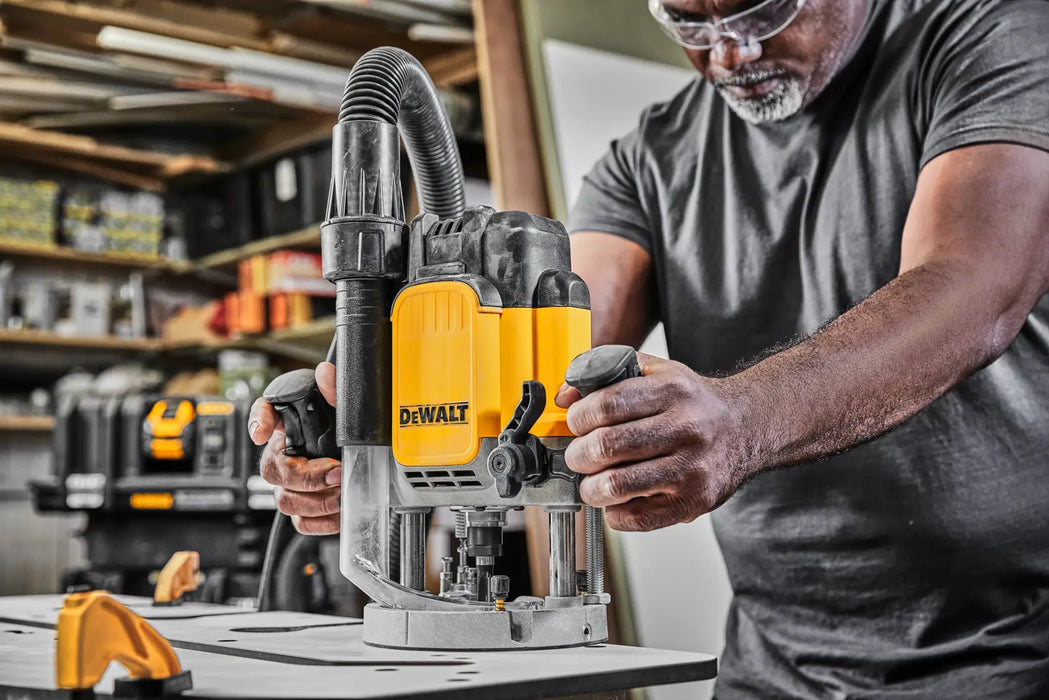 DeWalt DWE625 3 Peak HP Electronic Variable Speed Plunge Router - Image 5