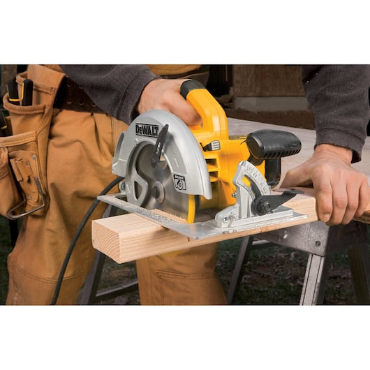 DeWalt DWE575SB 7-1/4" Lightweight Circular Saw - Image 4