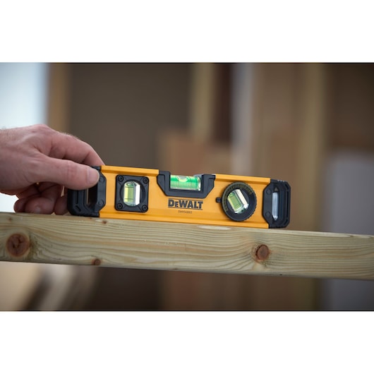 DeWalt DWHT43003 9" Torpedo Level - Image 3