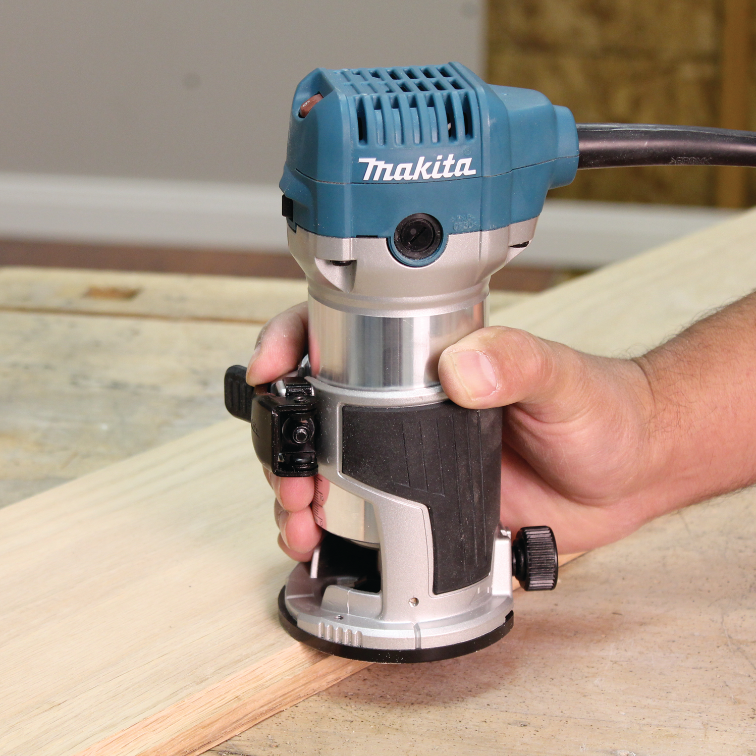 Makita RT0701C Compact Router — Coastal Tool